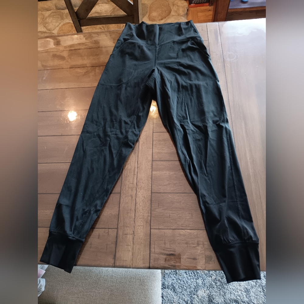 Athletic pants